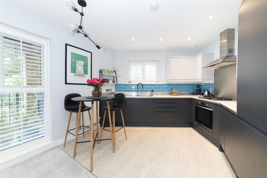 Property photo 3 of 10 Kitchen / Open Plan Living Area