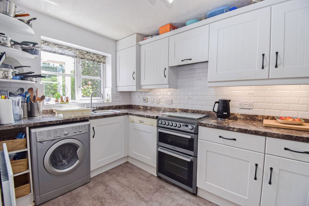 Property photo 3 of 16 Kitchen
