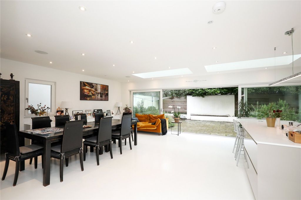 Property photo 2 of 13 Dinning Room