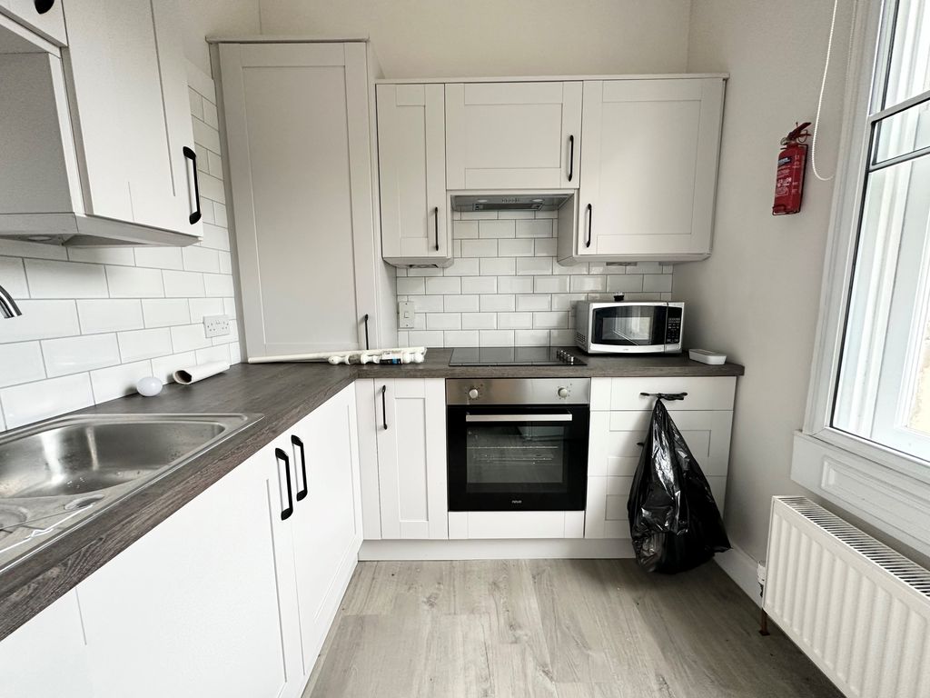 Property photo 2 of 6 Kitchen
