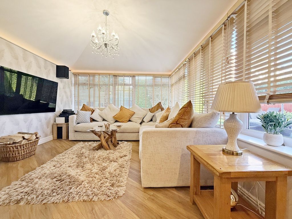 Property photo 3 of 40 Conservatory