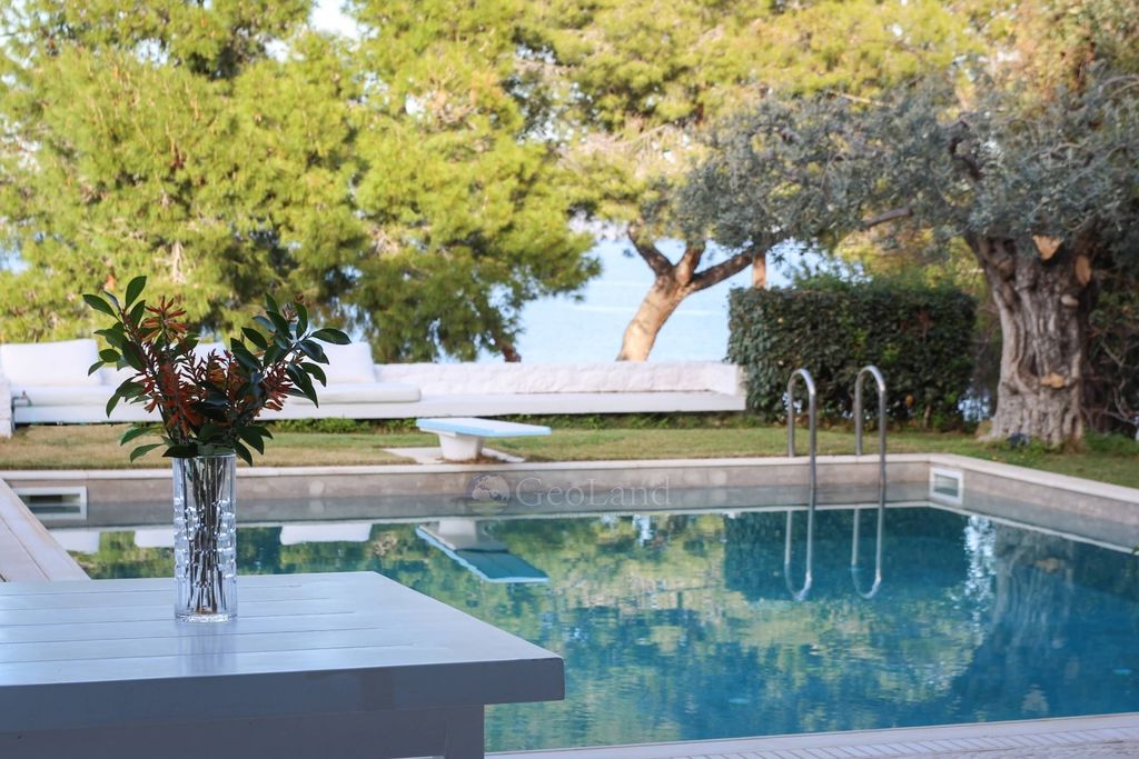 Property photo 2 of 32