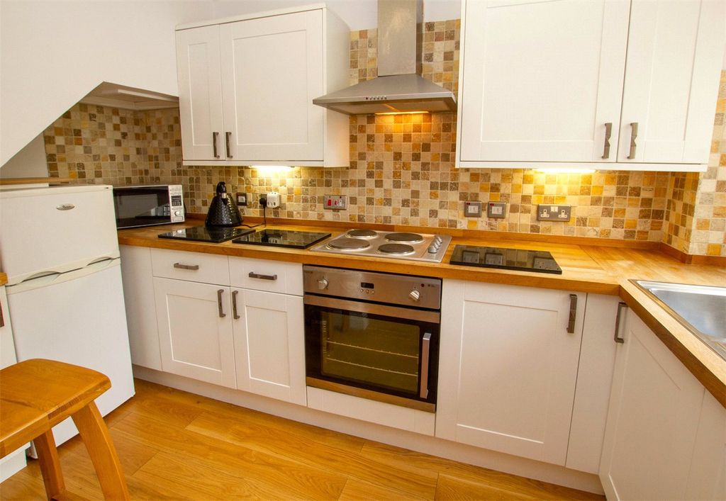 Property photo 3 of 13 Kitchen