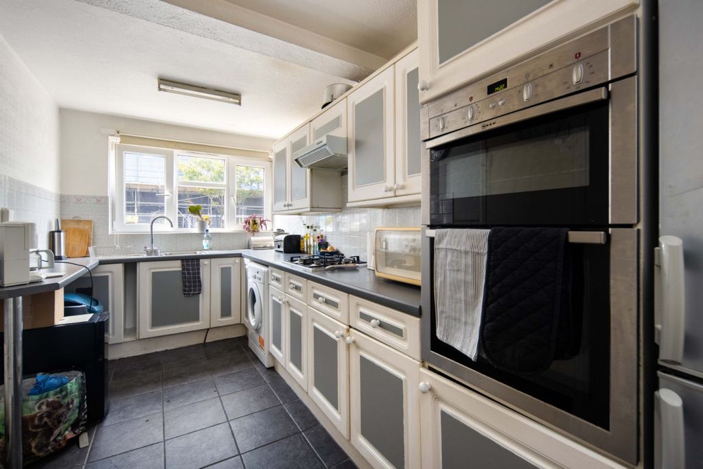 Property photo 3 of 20 Kitchen