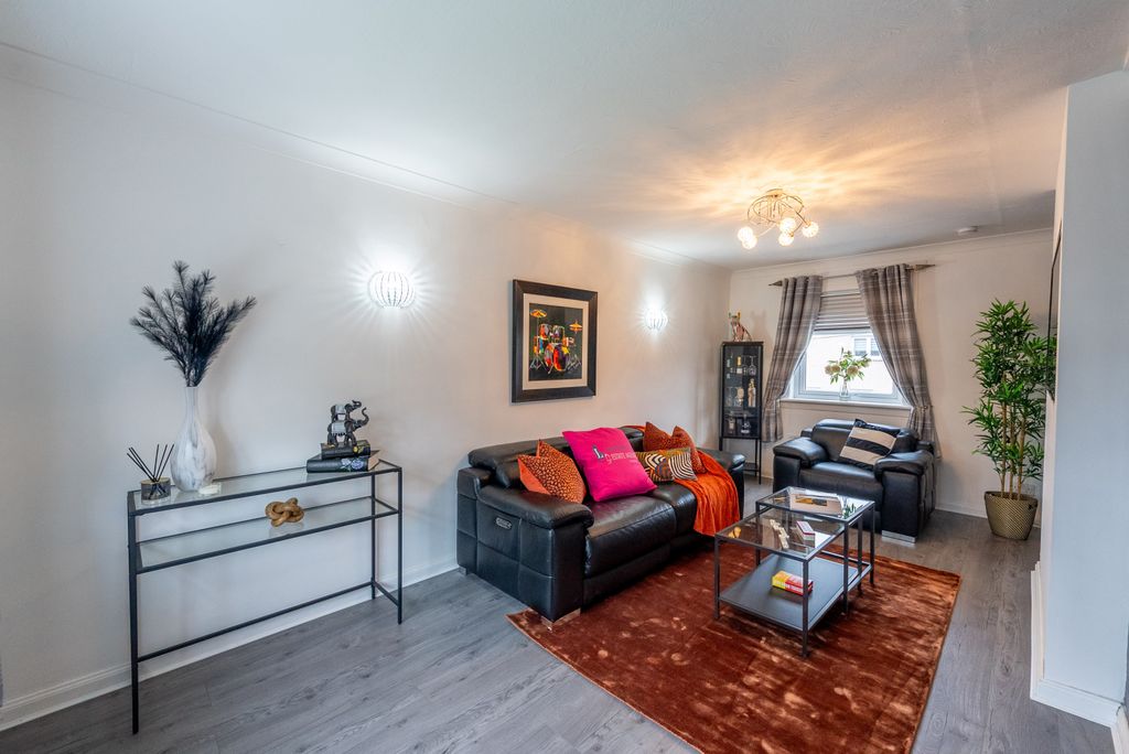 Property photo 2 of 36 Gallery