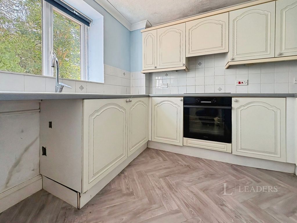 Property photo 2 of 7 Kitchen