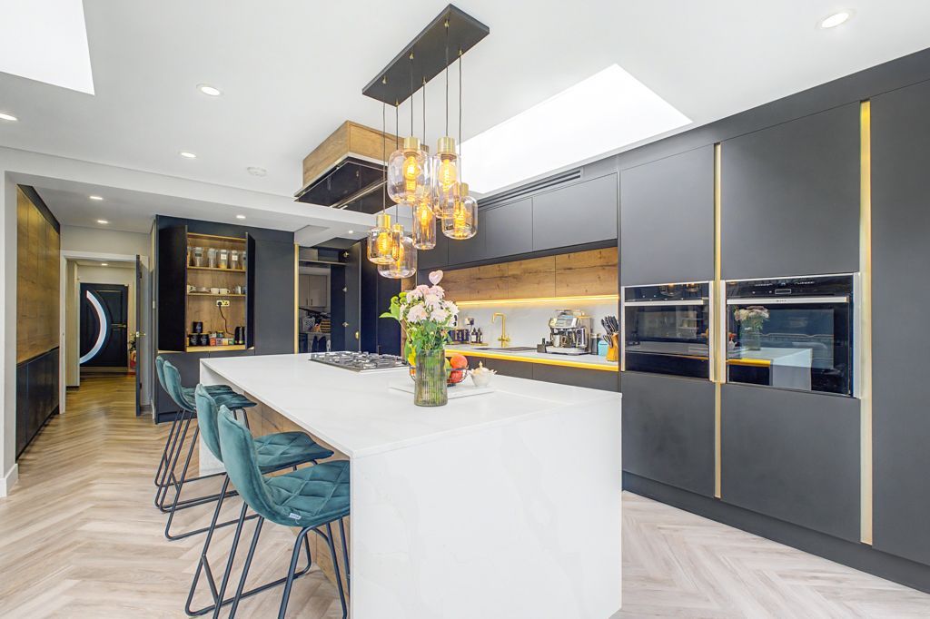 Property photo 3 of 23