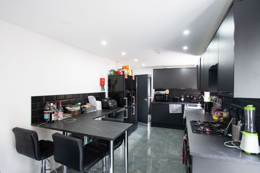 Property photo 2 of 9 Photo 3