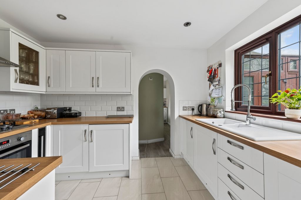 Property photo 3 of 20 Kitchen