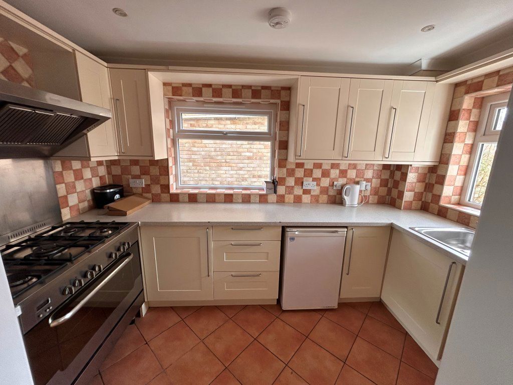 Property photo 2 of 27