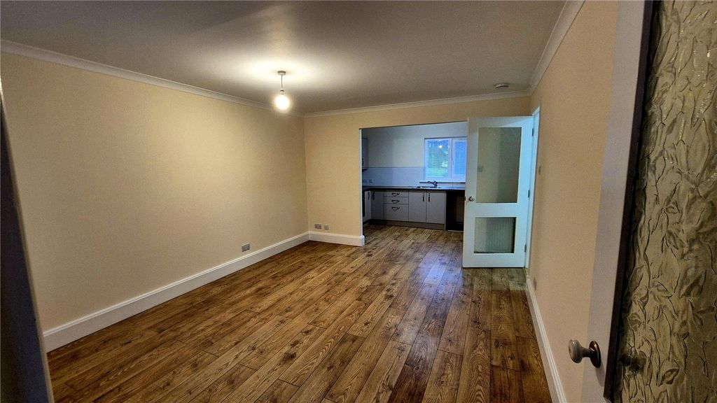 Property photo 2 of 6 Lounge