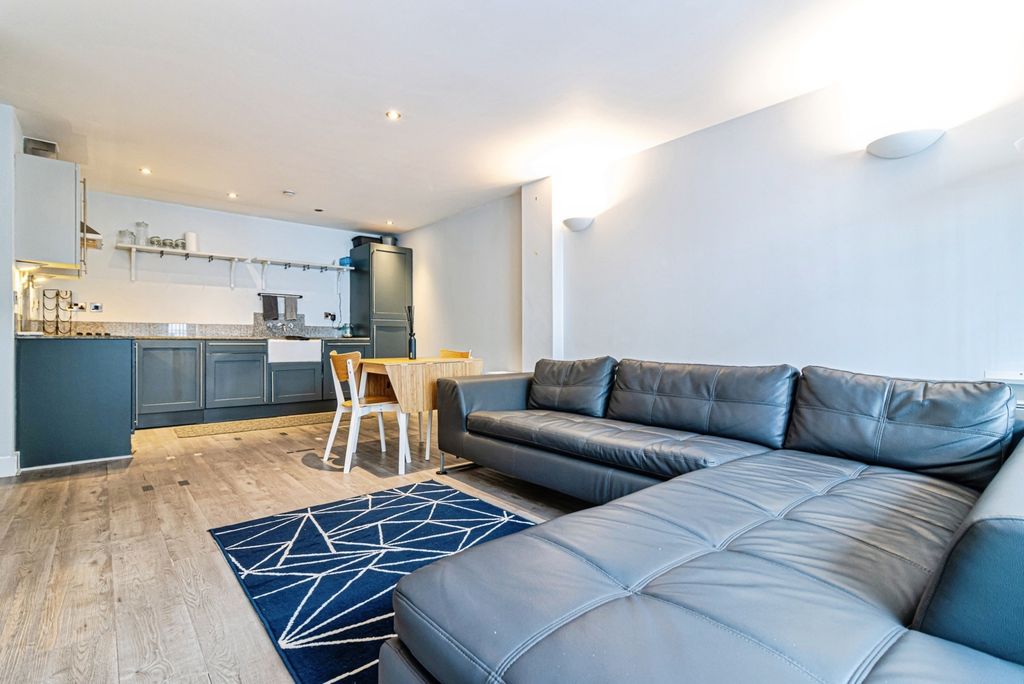 Property photo 2 of 8 Photo