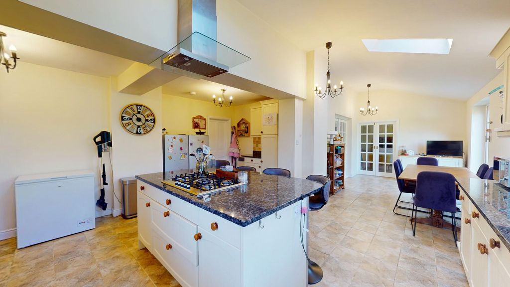 Property photo 2 of 40 4170063