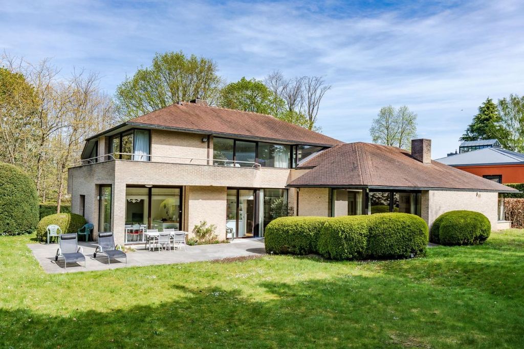 Property photo 1 of 18