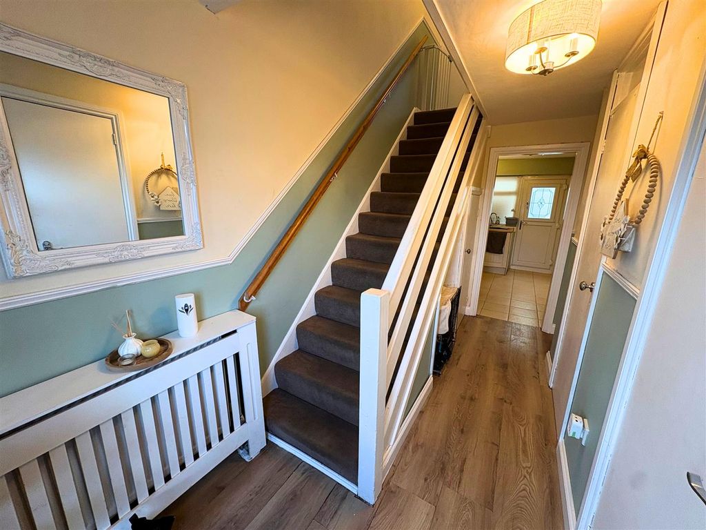 Property photo 2 of 28 Entrance Hallway