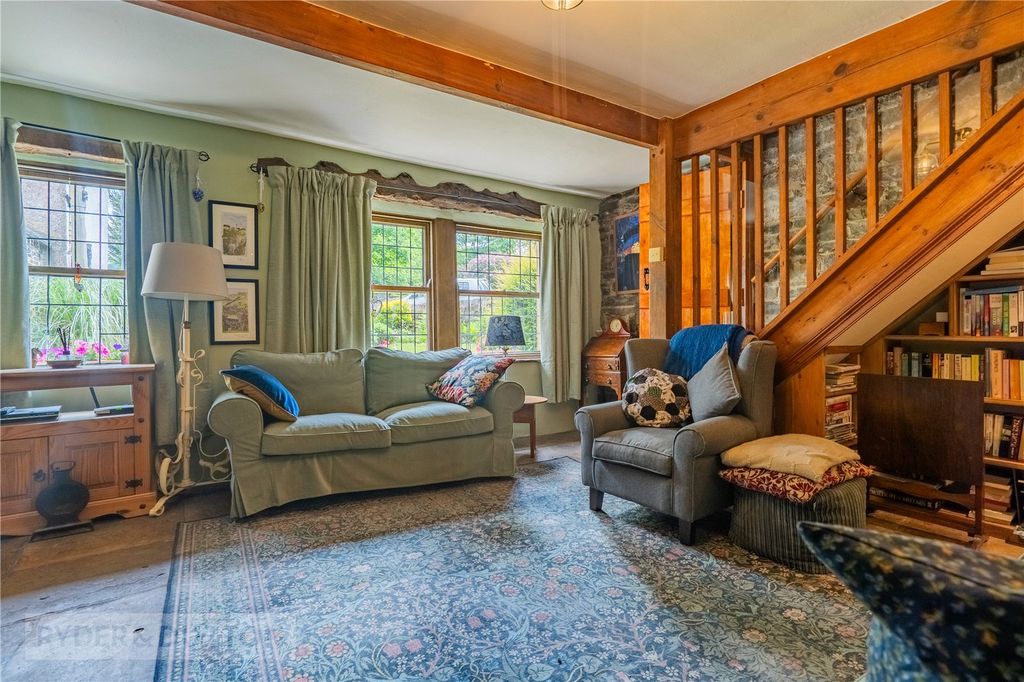 Property photo 3 of 30 Sitting Room