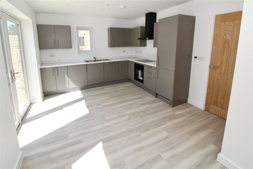 Property photo 3 of 26 Kitchen/Dining Room