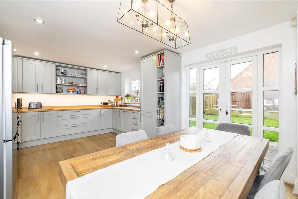 Property photo 2 of 22 Kitchen/Diner