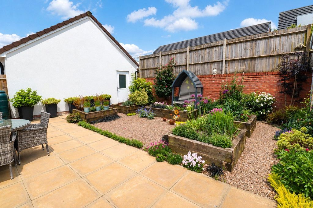 Property photo 2 of 12 Picture No. 16