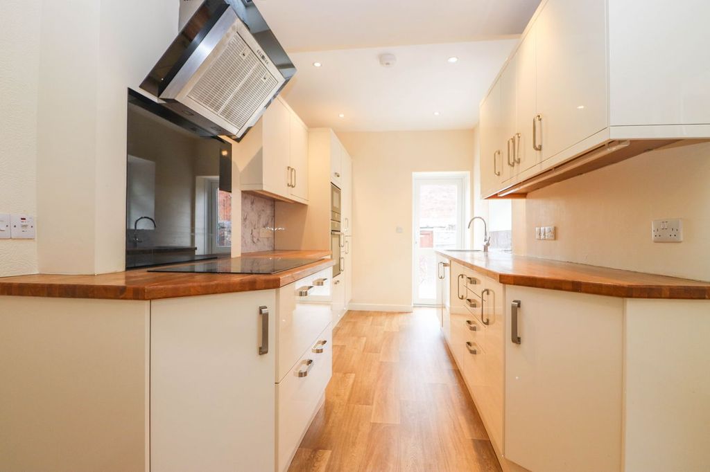 Property photo 3 of 22 Kitchen