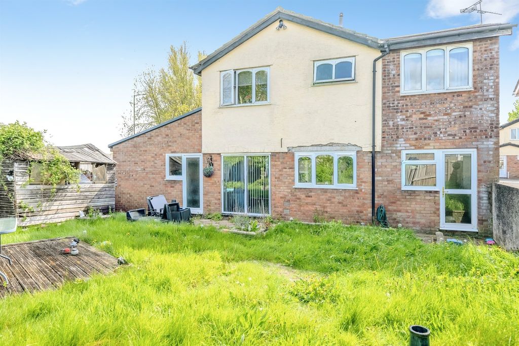 Property photo 2 of 31