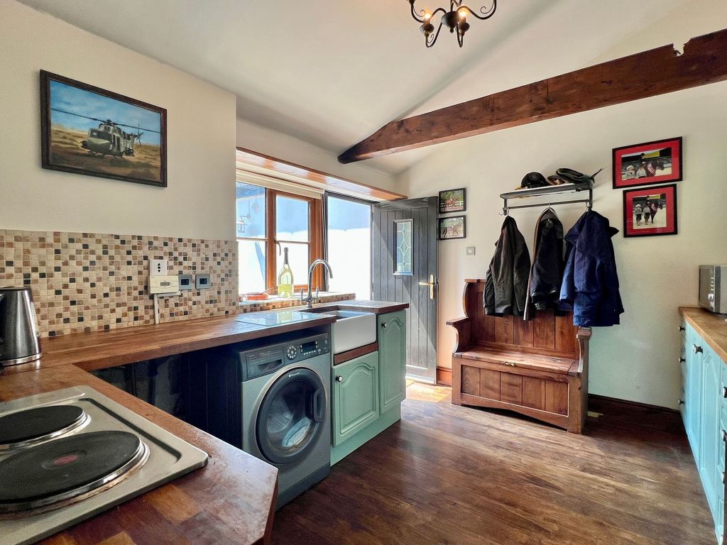 Property photo 2 of 28 Kitchen