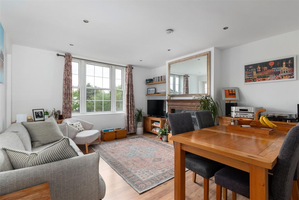 Property photo 1 of 12 Thornton Court