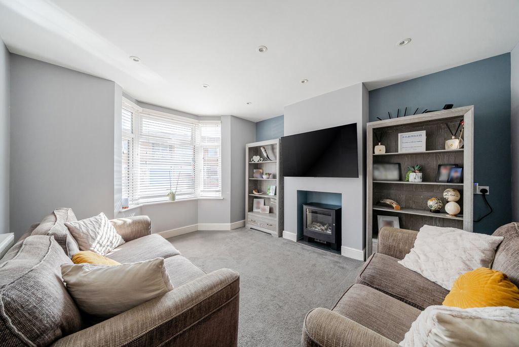 Property photo 3 of 20 1-69Cb693A5B14d-1...