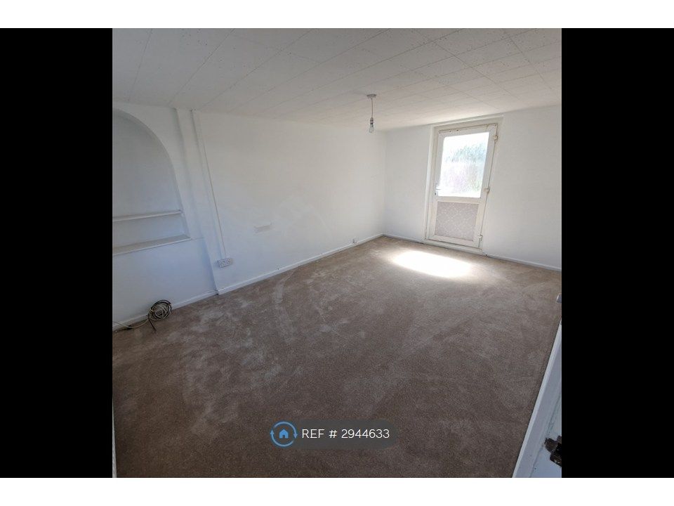 Property photo 2 of 6 Lounge