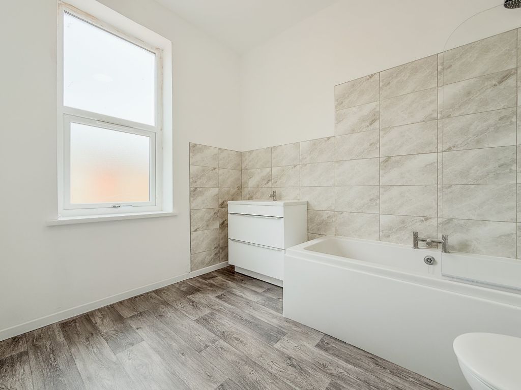 Property photo 3 of 16 Bathroom
