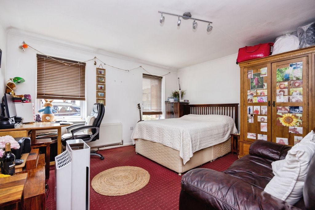 Property photo 3 of 19