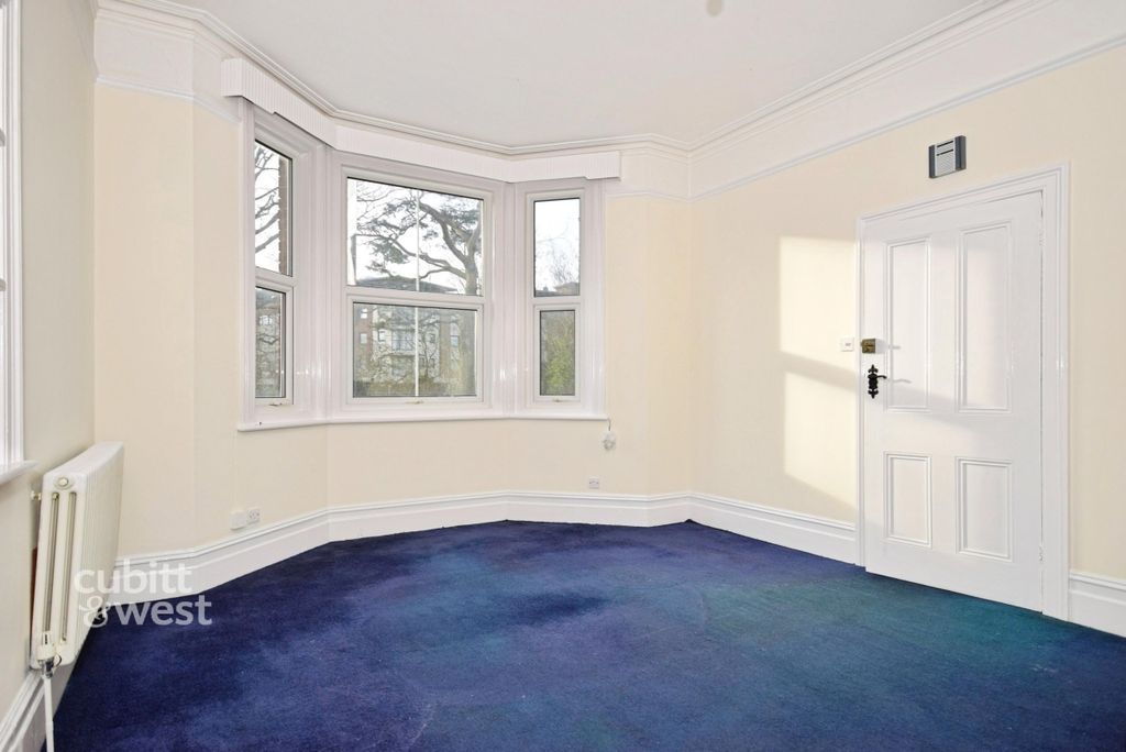 Property photo 2 of 11 Lounge