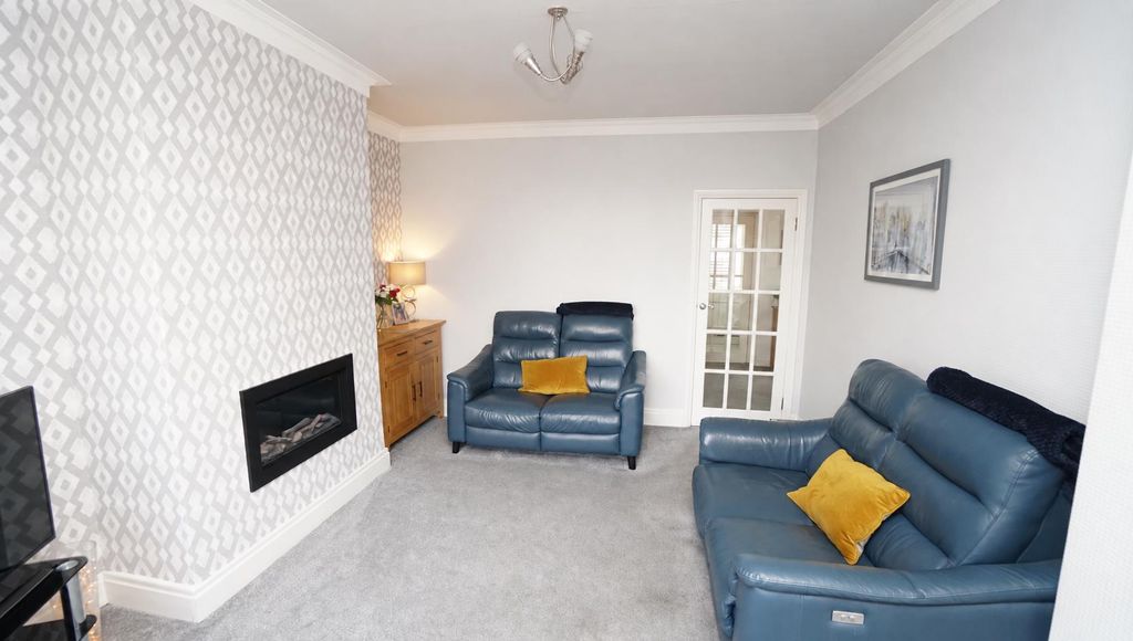 Property photo 3 of 20 Lounge.Png