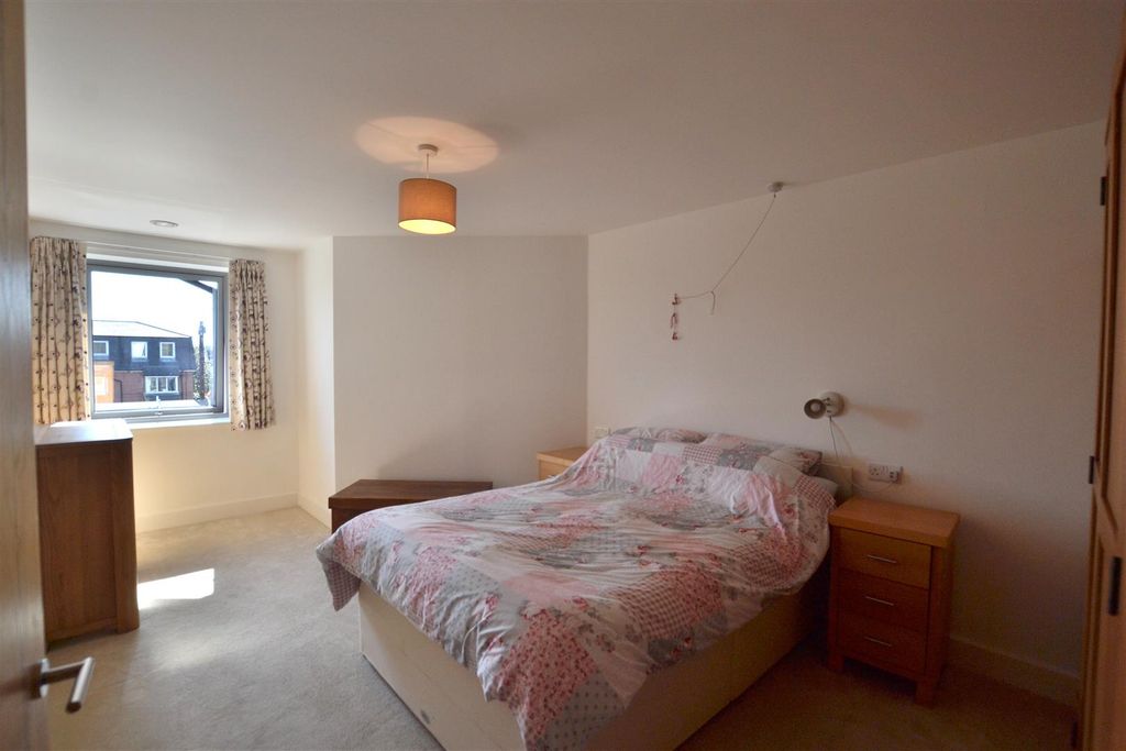 Additional image 8 of 2 bed flat for saleKings Place, Fleet GU51