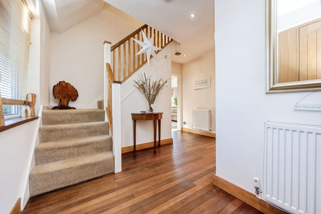 Property photo 2 of 24