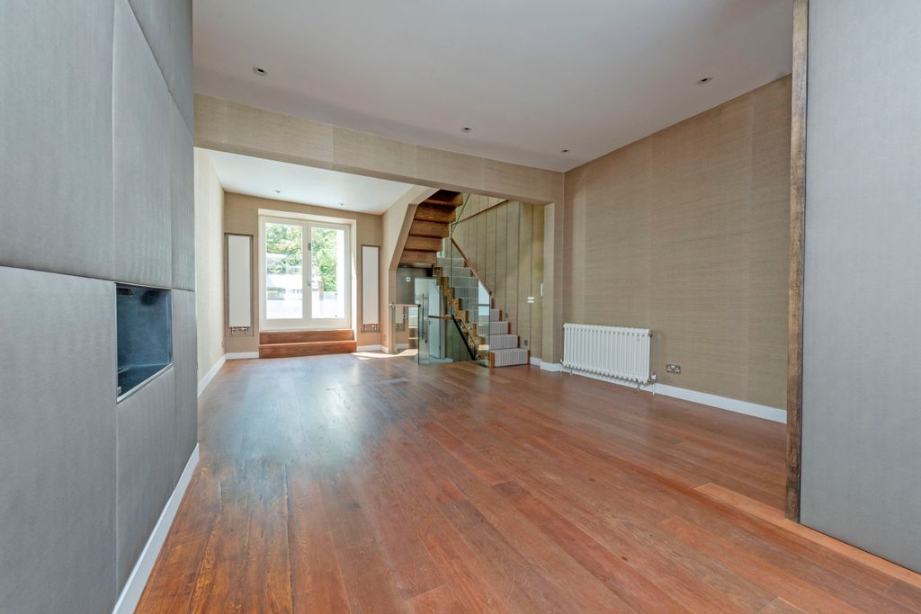 Property photo 2 of 10 42 Bramerton St Rec 1