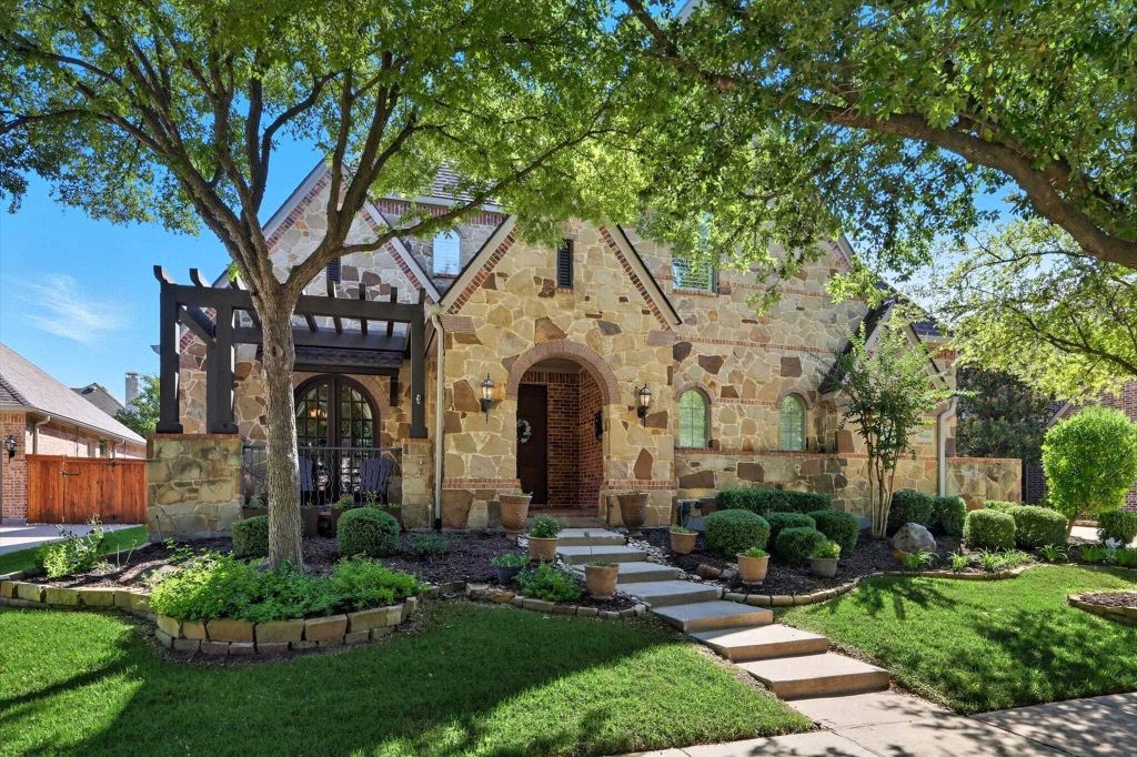 Property photo 1 of 31