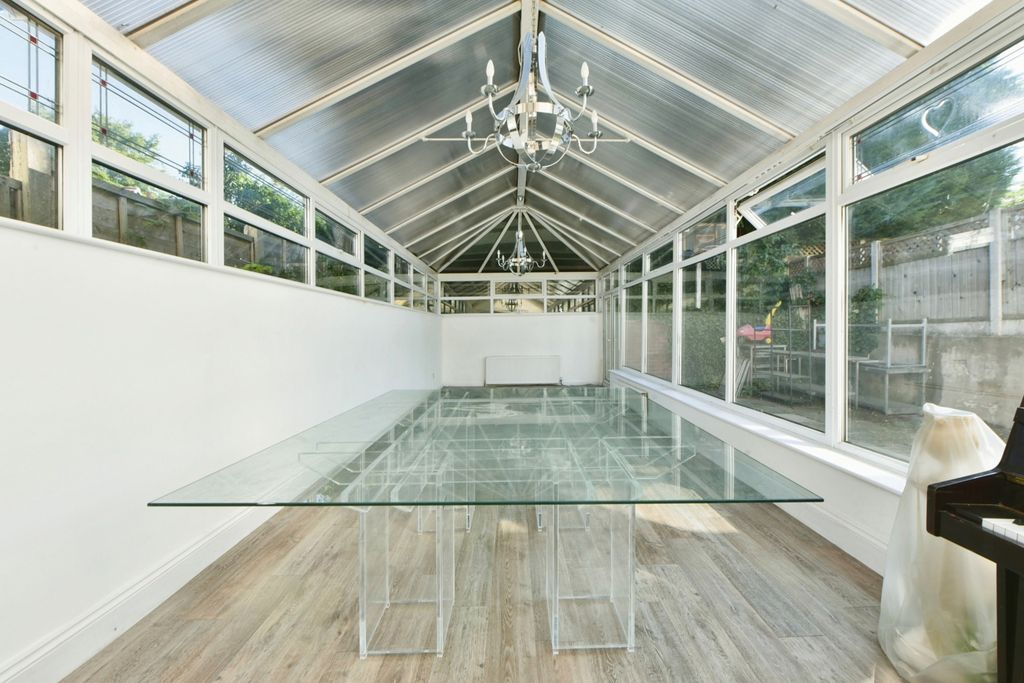 Property photo 2 of 18 Conservatory