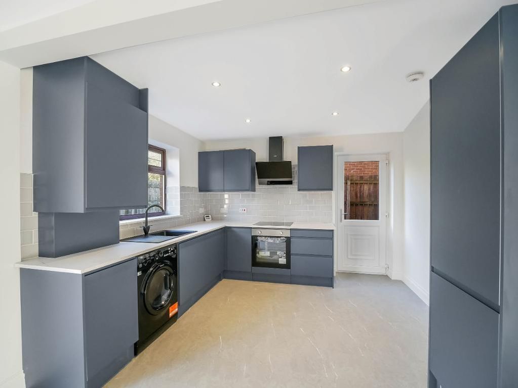 Property photo 3 of 21 Kitchen