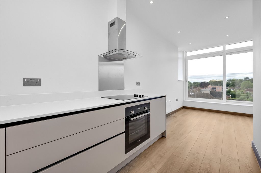 Property photo 2 of 10 Kitchen 3