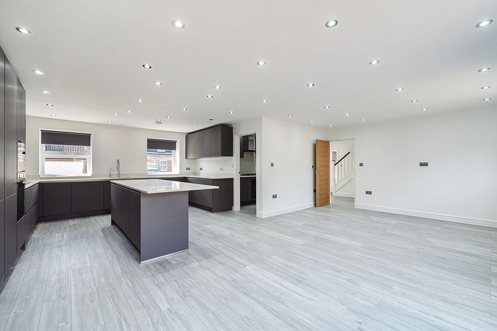 Property photo 2 of 20 1341336-1-689F64A...