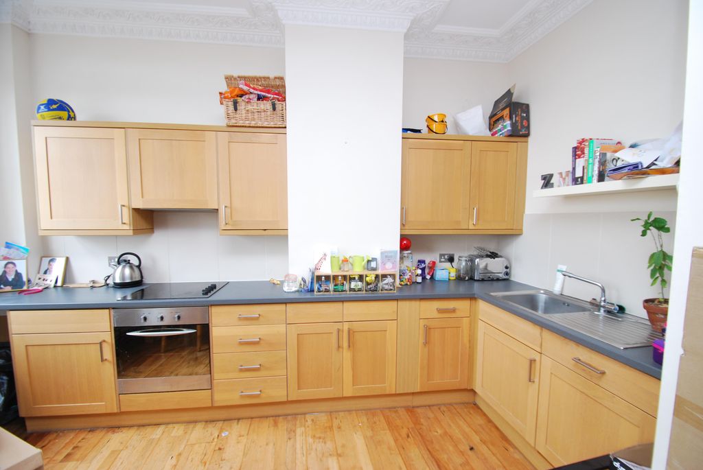 Property photo 3 of 6 Kitchen