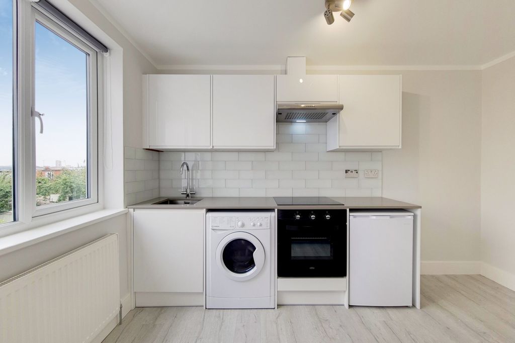 Property photo 2 of 3