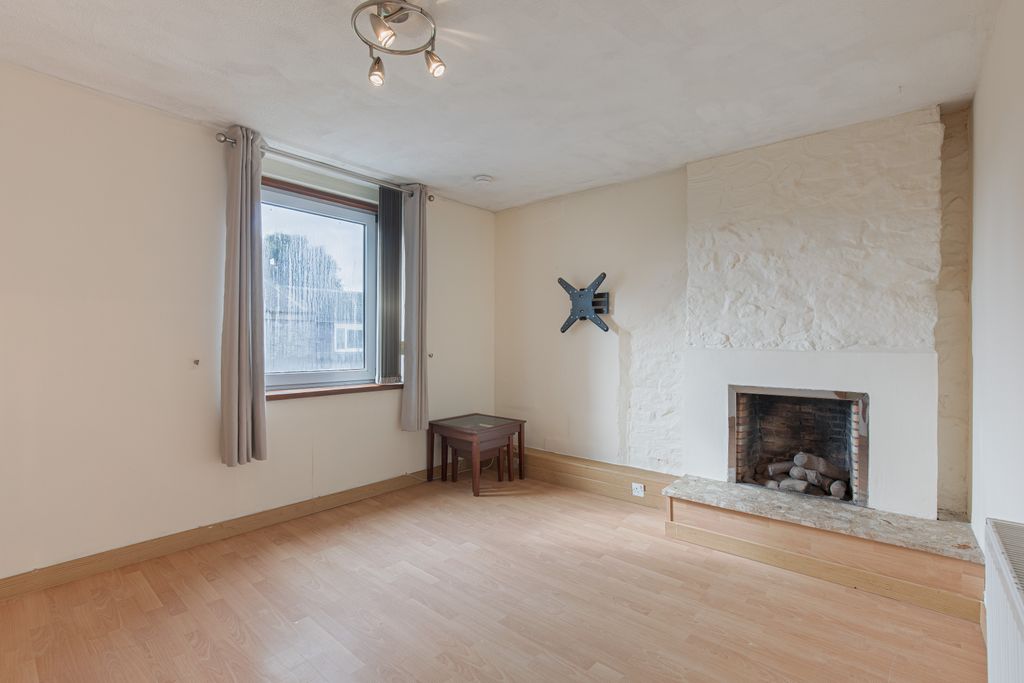 Property photo 1 of 12 Living1