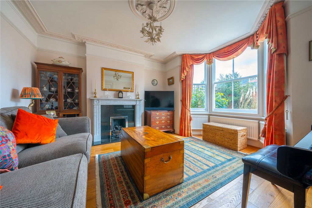 Property photo 2 of 32 Picture No. 16