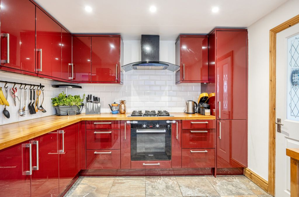Property photo 2 of 20 1341219768A8330F34A87