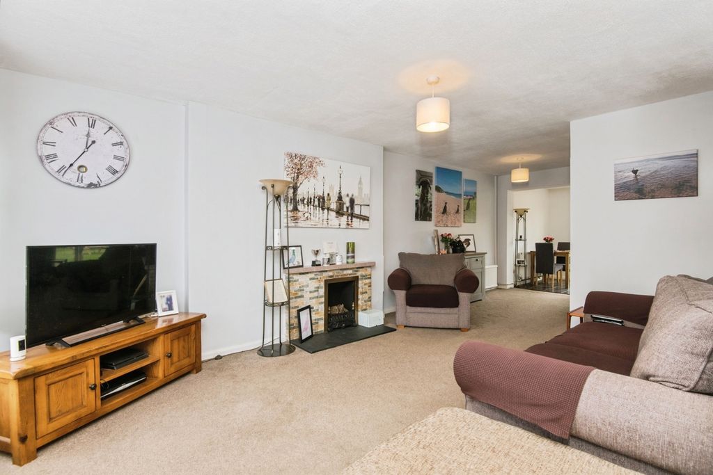 Property photo 3 of 17 Photo