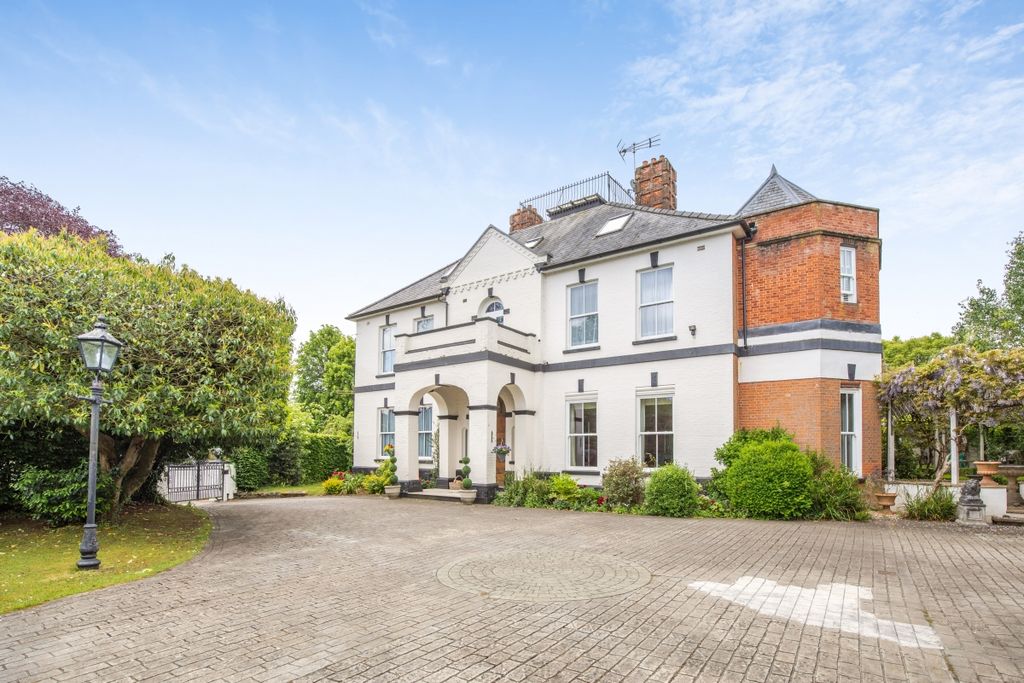 Property photo 1 of 33
