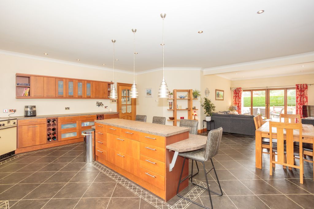 Property photo 3 of 59 Kitchen/Dining Room