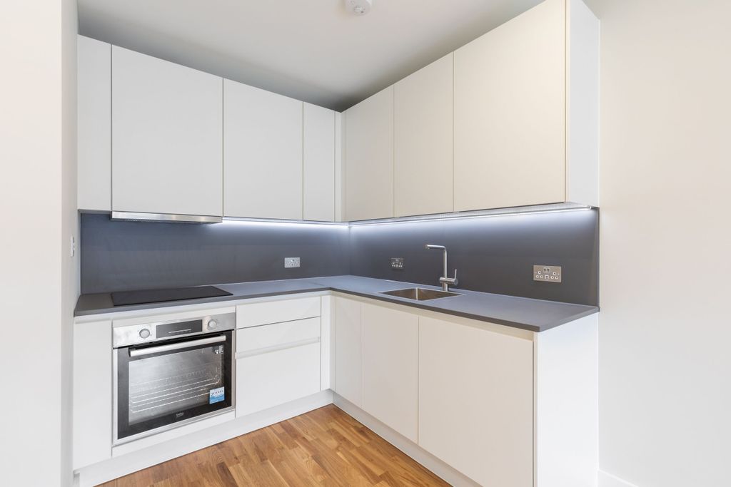 Property photo 2 of 17 Kitchen